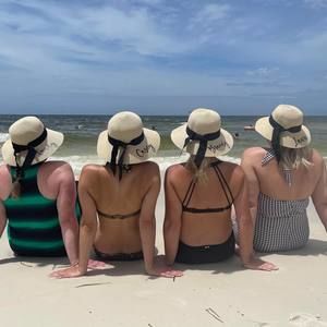 Meet your Posher, Laura